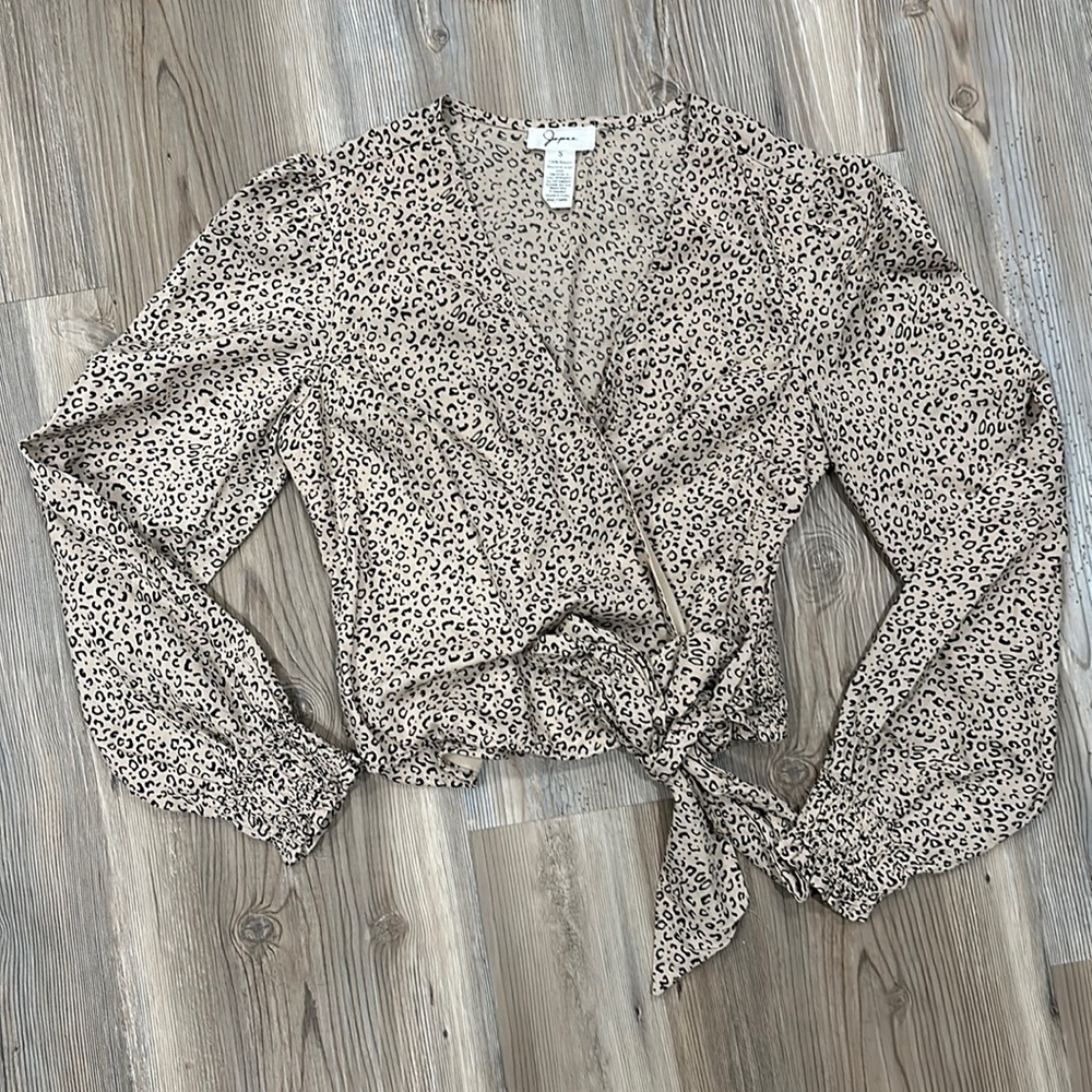 Japna cheetah print crossover top super cute and flowy! no flaws size small